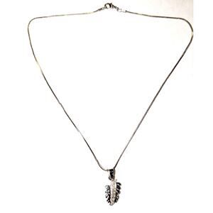 VTG 925 Sterling Silver Leaf Pendant Stamped RT on 15 inch Silver Tone Chain